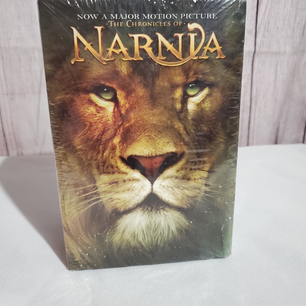 New Collector’s Edition box set of The Chronicles of Narnia by C.S. Lewis 📚✨ - Picture 3 of 3